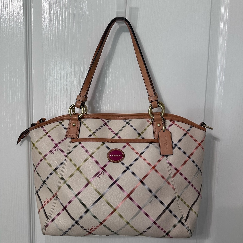 Coach Cream and Brown Tote Bag with Elegant Design